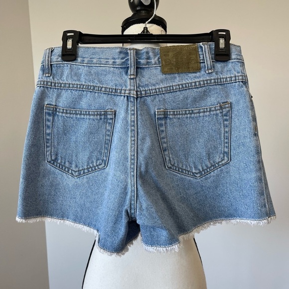 Bugle Boy denim jean shorts light wash fray hem size 6 summer festival concert - Picture 2 of 13